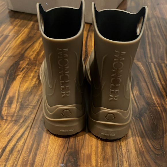 Monclear rain boots size 8 brand new oat color women’s - Picture 3 of 7